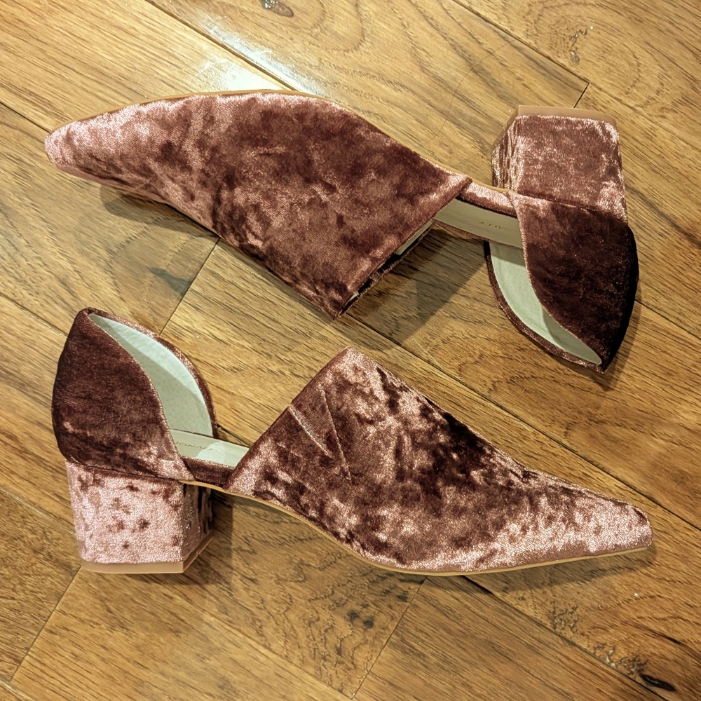 Intentionally Blank Perf Velvet Heels - Picture 8 of 10